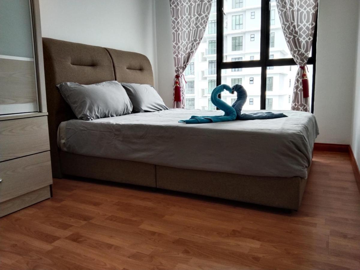 The Platino Paradigm Tv Netflix 3 Queenbeds Pangsapuri